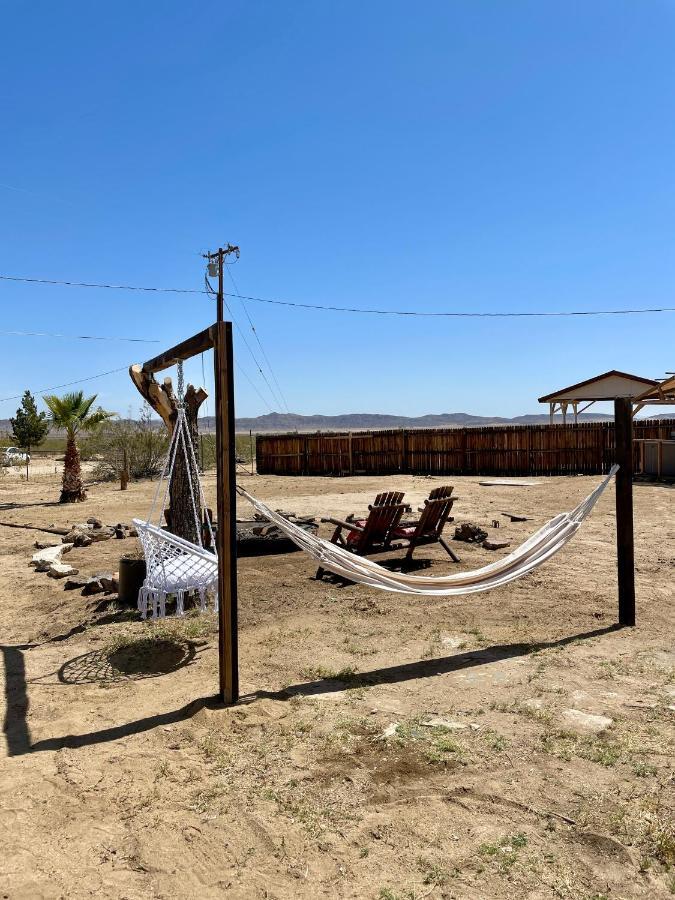 ג'ושואה טרי Twin Palms Desert Getaway - Jacuzzi, Fire Pit, Meditation Room & More מראה חיצוני תמונה