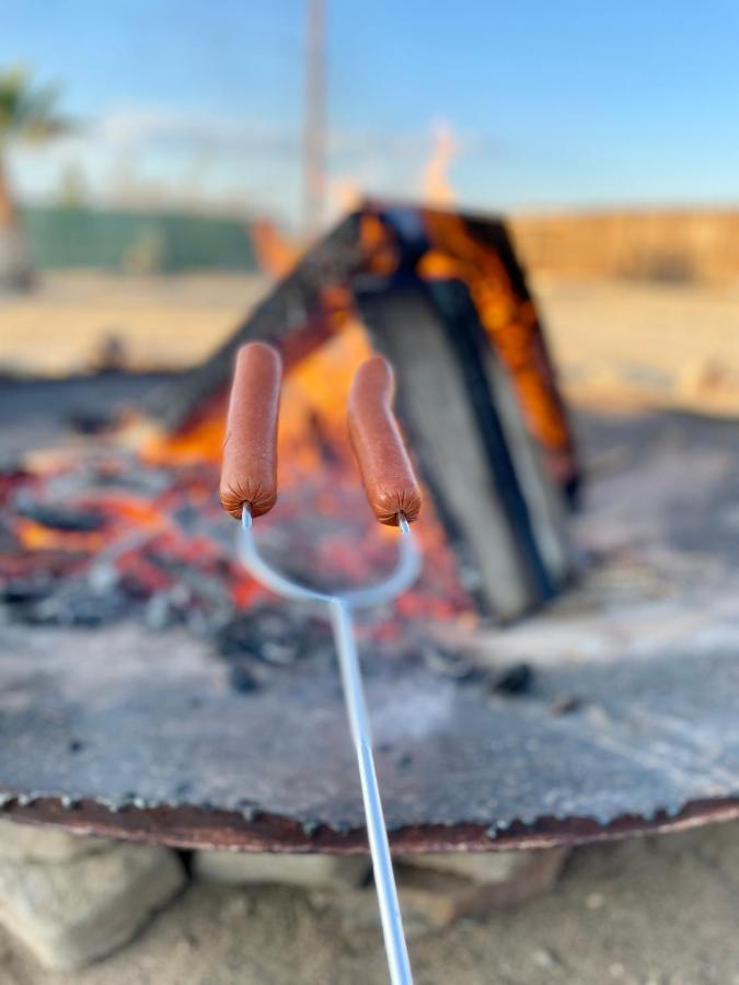 ג'ושואה טרי Twin Palms Desert Getaway - Jacuzzi, Fire Pit, Meditation Room & More מראה חיצוני תמונה