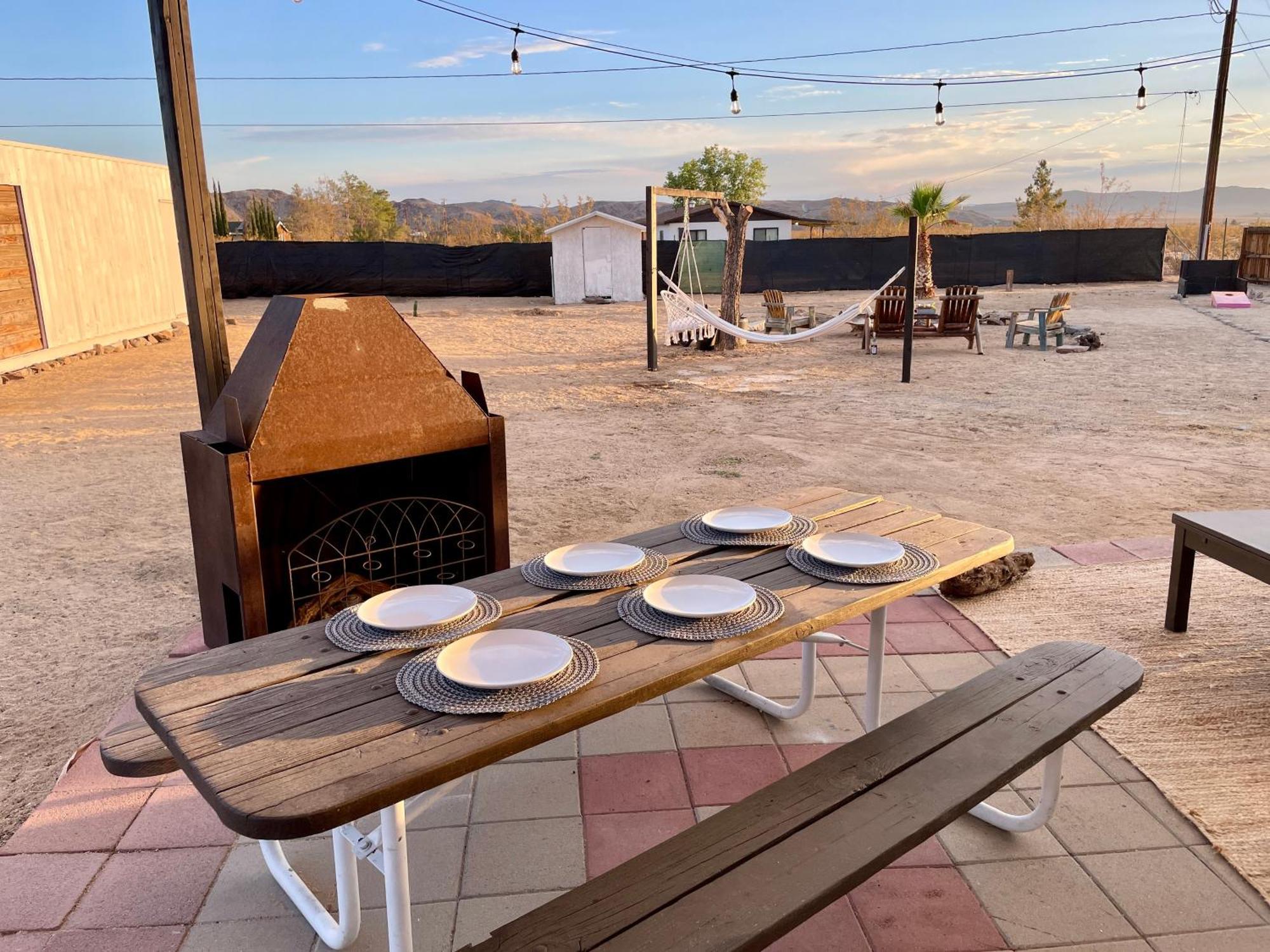 ג'ושואה טרי Twin Palms Desert Getaway - Jacuzzi, Fire Pit, Meditation Room & More מראה חיצוני תמונה
