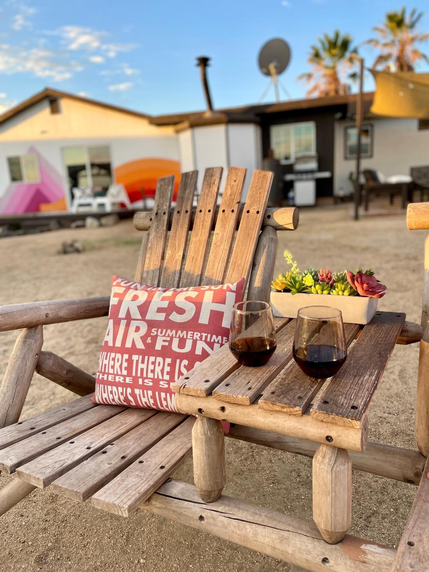 ג'ושואה טרי Twin Palms Desert Getaway - Jacuzzi, Fire Pit, Meditation Room & More מראה חיצוני תמונה